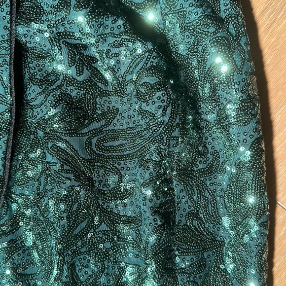 NWT Bcbgmaxazria sequin draped green skirt. Size S - Picture 4 of 6